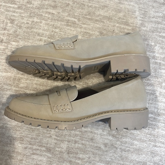 Dolce Vita Women's Crisp Slip-On Lug Loafer Flats Dune - Picture 4 of 7